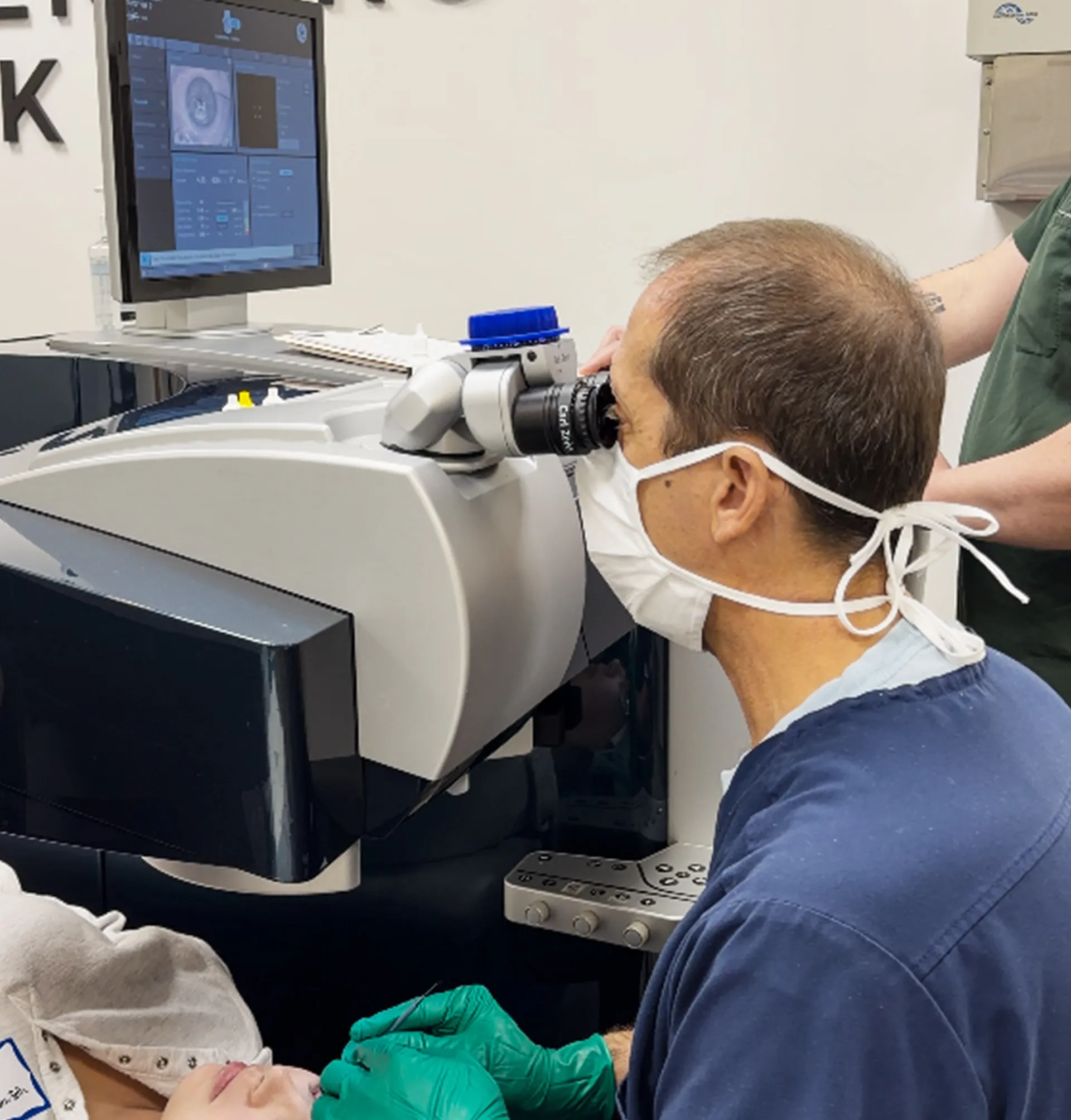 Dr. Jason Greenberg performing LASIK